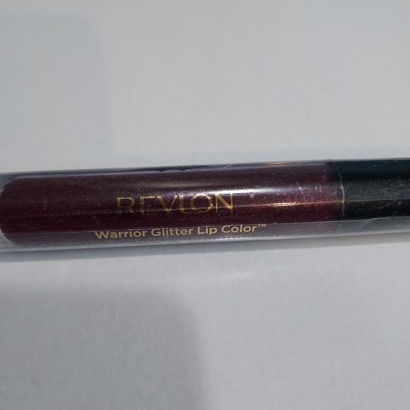 Assortment of makeup - Picture 7 of 10